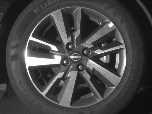 Used 2025 Nissan Versa SV image 13