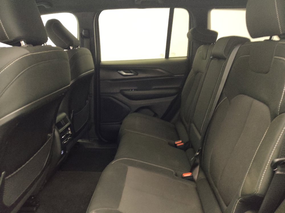 Used 2024 Jeep Grand Cherokee Laredo RWD image 18