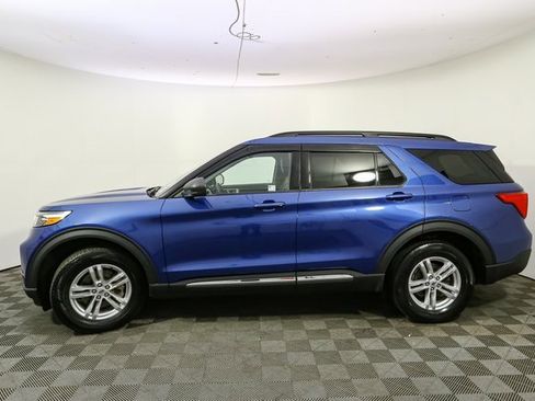 Used 2022 Ford Explorer XLT w/ Equipment Group 202A image 6