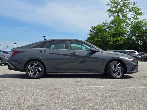 New 2026 Hyundai Elantra Limited FWD image 20