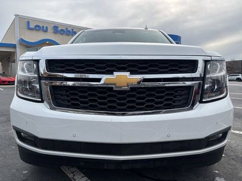 Used 2017 Chevrolet Suburban LT image 2