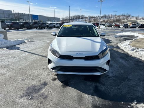 Used 2024 Kia Forte LXS image 3