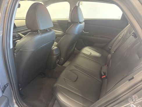 Certified 2025 Hyundai Elantra Limited image 16