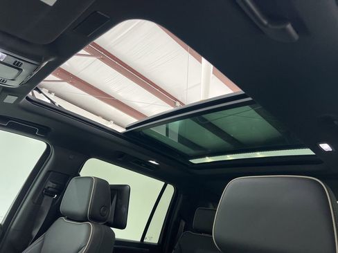 New 2025 Chevrolet Suburban Premier image 18