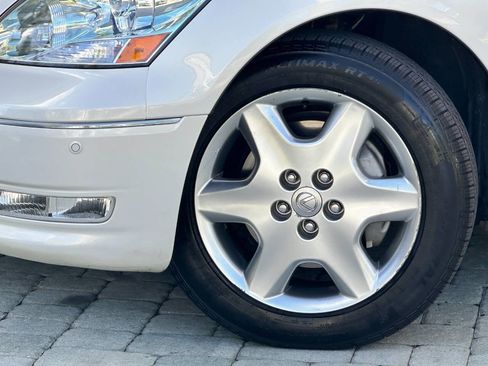 Used 2004 Lexus LS 430 RWD image 3
