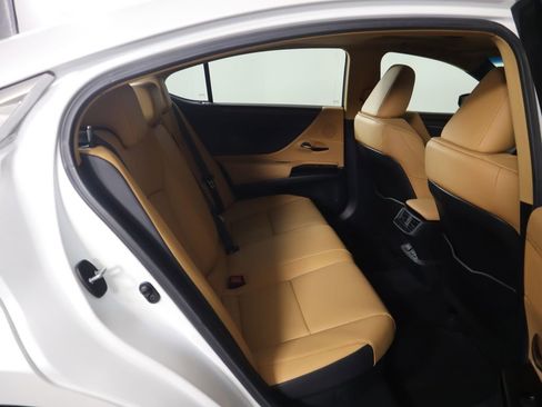 Certified 2025 Lexus ES 300h w/ Premium Package image 22