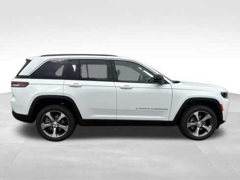 New 2026 Jeep Grand Cherokee Limited w/ Trailer Tow Package AWD/4WD image 19