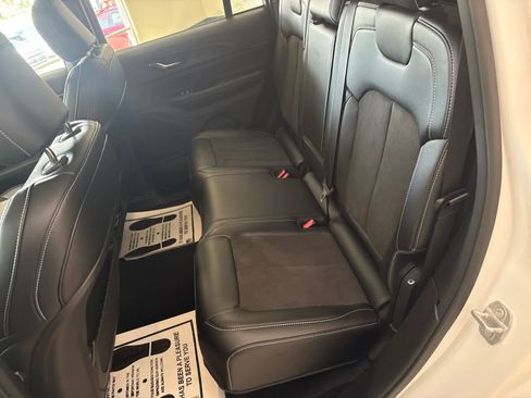 Used 2024 Jeep Grand Cherokee Altitude AWD/4WD image 20