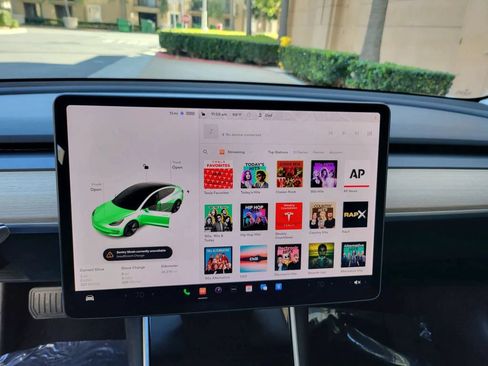 Used 2018 Tesla Model 3 Long Range RWD image 18