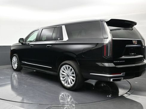 Certified 2025 Cadillac Escalade ESV Luxury RWD image 3
