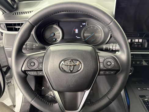 Used 2024 Toyota Venza XLE AWD/4WD image 10