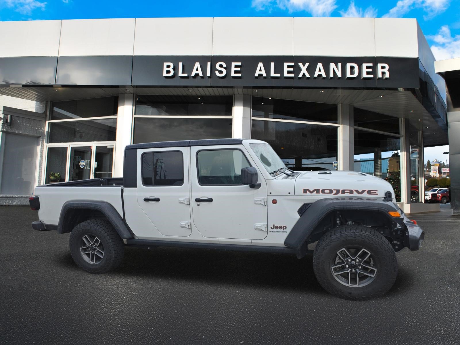 Used 2025 Jeep Gladiator Mojave w/ Convenience Group AWD/4WD image 2