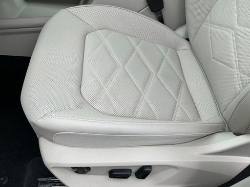 Certified 2025 Volkswagen Atlas SE w/ Panoramic Sunroof Package FWD image 15