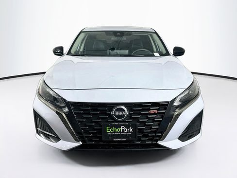 Used 2023 Nissan Altima 2.5 SR w/ SR Premium Package FWD image 2