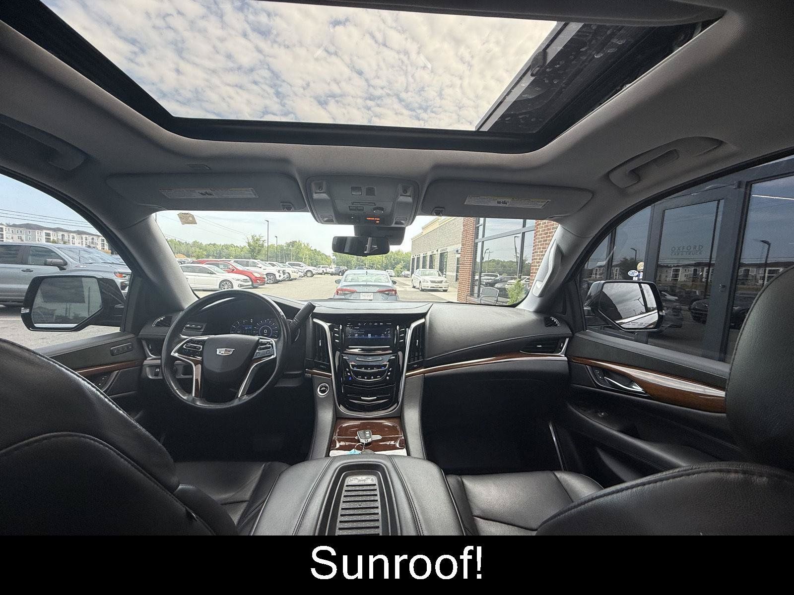 Used 2020 Cadillac Escalade Premium Luxury RWD image 4