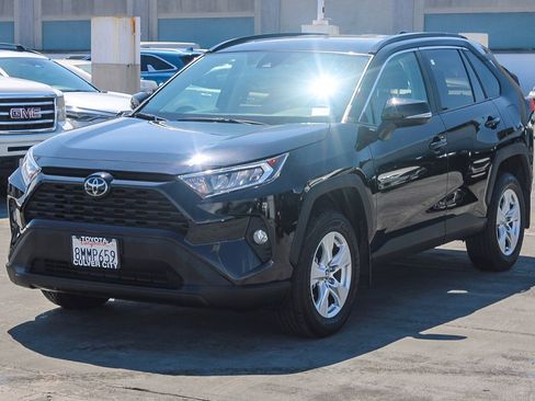 Certified 2019 Toyota RAV4 XLE w/ Convenience Package image 3