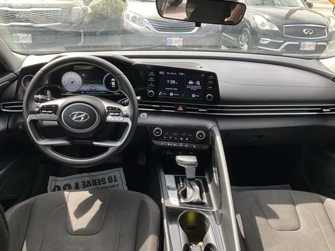 Used 2021 Hyundai Elantra SEL w/ Convenience + Premium Package FWD image 17