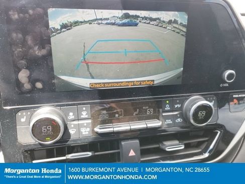 Used 2023 Toyota Highlander XLE FWD image 38