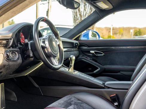Used 2016 Porsche 911 Carrera GTS RWD image 4