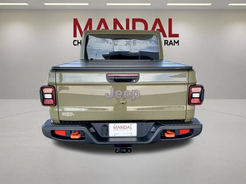 Used 2025 Jeep Gladiator Mojave w/ Convenience Group AWD/4WD image 7