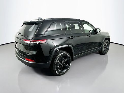 New 2025 Jeep Grand Cherokee Altitude image 7