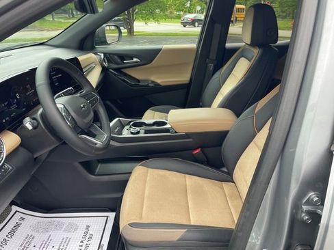 Used 2025 Chevrolet Equinox ACTIV w/ Safety and Technology Package AWD/4WD image 14