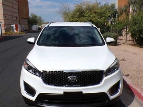 Used 2016 Kia Sorento LX image 2