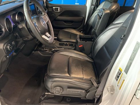 Used 2023 Jeep Wrangler Unlimited Sahara AWD/4WD image 9