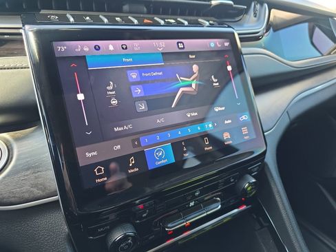 Used 2023 Jeep Grand Cherokee L Limited w/ Black Appearance Package image 33