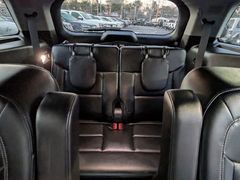 Used 2022 Ford Explorer Limited w/ Limited Technology Package image 15