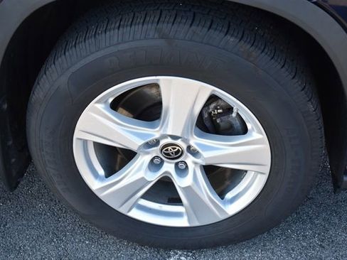 Used 2023 Toyota Highlander LE image 11