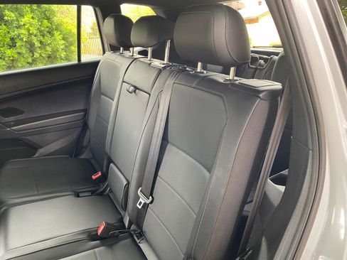 Used 2018 Volkswagen Tiguan SEL w/ R-Line Package image 40