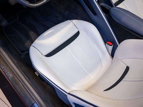 Used 2025 Ferrari Roma Spider image 12