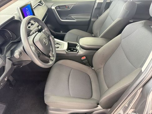 Used 2025 Toyota RAV4 LE AWD/4WD image 5