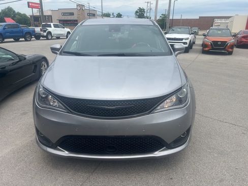 Used 2019 Chrysler Pacifica Touring Plus w/ Advanced Safetytec Group FWD image 13