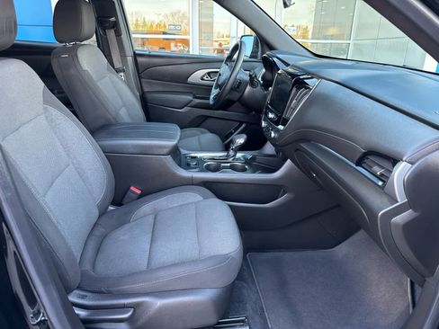 Used 2023 Chevrolet Traverse LT w/ Midnight/Sport Edition image 4
