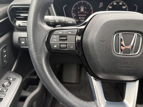 Used 2025 Honda Pilot Touring image 19
