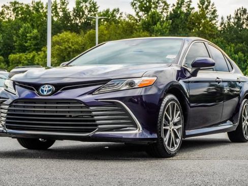 Used 2022 Toyota Camry XLE FWD image 9