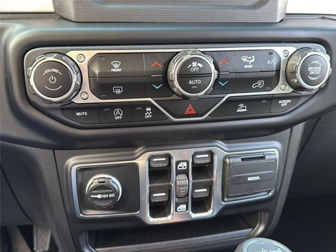 Used 2021 Jeep Wrangler Unlimited Islander image 24