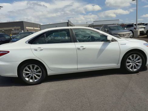 Used 2015 Toyota Camry XLE w/ Moonroof Package image 9