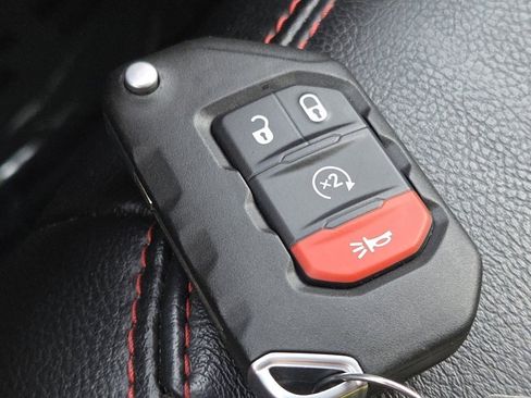 Used 2021 Jeep Wrangler Unlimited Rubicon image 39