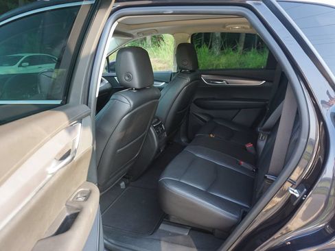Used 2017 Cadillac XT5 Premium Luxury FWD image 12
