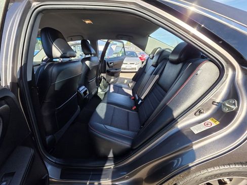 Used 2015 Toyota Camry LE image 18