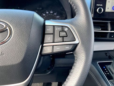 Used 2025 Toyota Sienna XLE w/ XLE Plus Package image 24