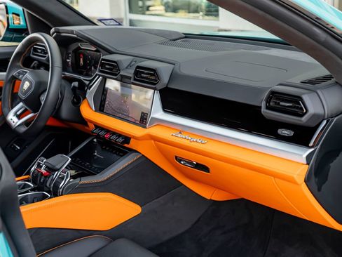Used 2025 Lamborghini Urus SE AWD/4WD image 37
