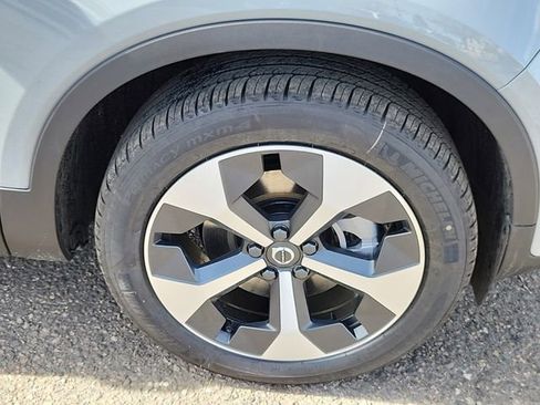 New 2025 Volvo XC40 B5 Core w/ Protection Package Premier image 15