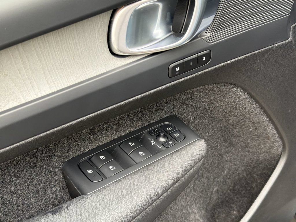 Certified 2024 Volvo XC40 B5 Plus w/ Climate Package AWD/4WD image 16