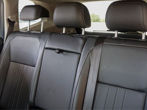 Used 2022 Volkswagen Tiguan SE image 25