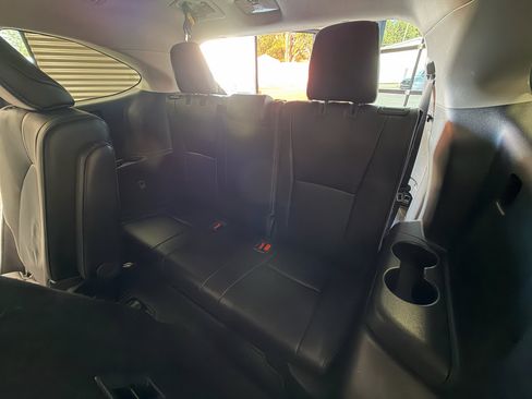 Used 2021 Toyota Highlander Limited AWD/4WD image 7