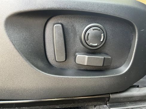 Used 2018 Land Rover Discovery Sport HSE Luxury image 34